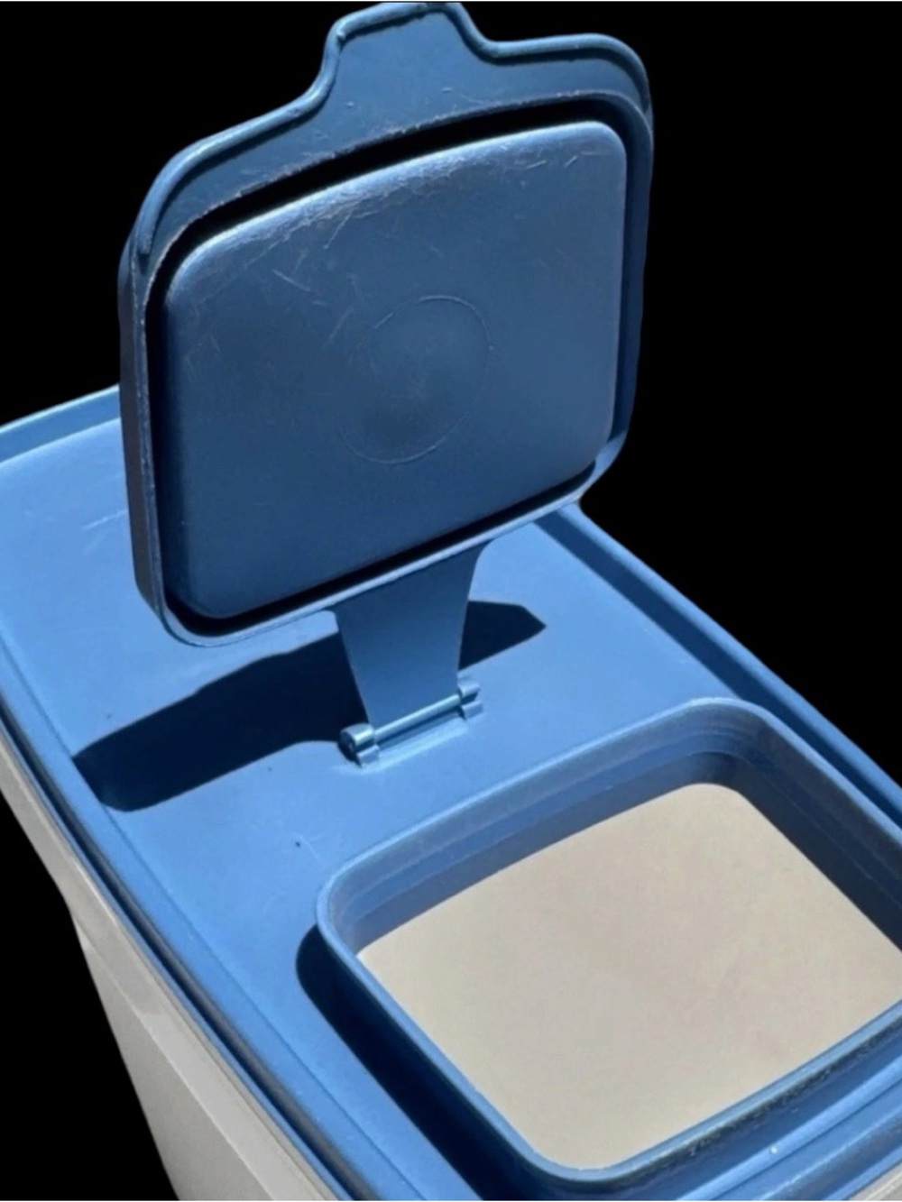 Large Vintage TUPPERWARE CEREAL FOOD STORAGE CONTAINER #1588 BLUE FLIP TOP SEAL - Picture 5 of 7